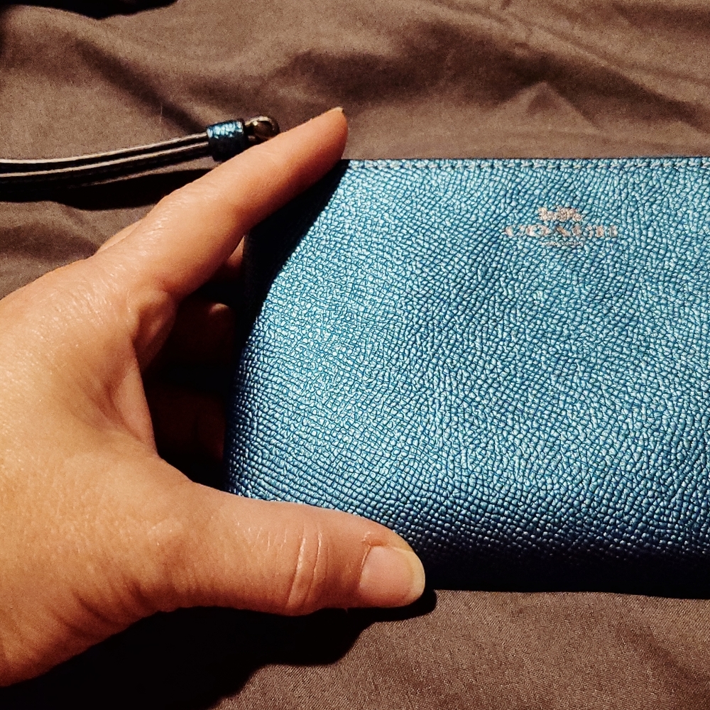 Coach Card Wristlet w/2 card slots/Teal in Color